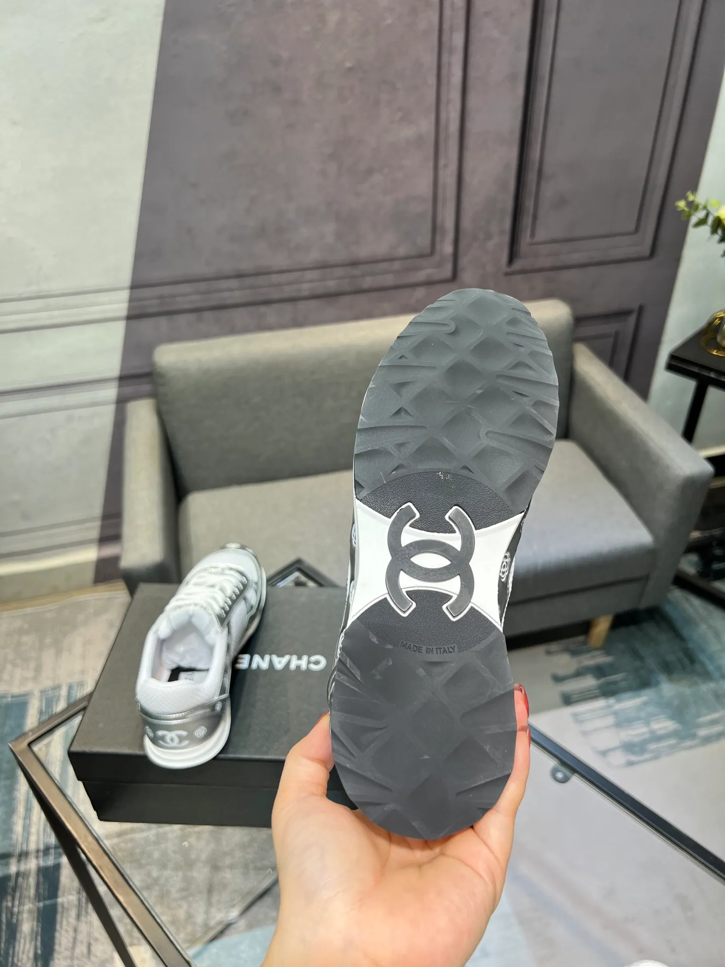 Men's men's shoes 💰640 Exclusive real shot (top version) CHANEL Chanel 2025ss color matching thick-soled casual sports shoes and sneakers. The counter is synchronized. The counter is very popular. A shoe that is very difficult to buy. The most popular thick-soled panda shoes on the Internet. It can be imagined that Xiaoxiang control can't miss it. It has both good looks and comfort. Simple and versatile white shoes. The thick sole increases the height and is super versatile. Close your eyes and wear it. Whoever wears it will look better. Upper: calfskin Lining: imported sheepskin lining Outsole: TPU original outsole Size: 35-44 (customized for women 41 and 40, and 45 for men)